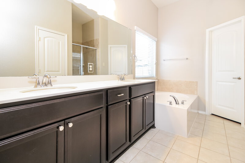 2,760/Mo, 1701 Lake Pine Dr Little Elm, TX 75068 Main Bathroom View