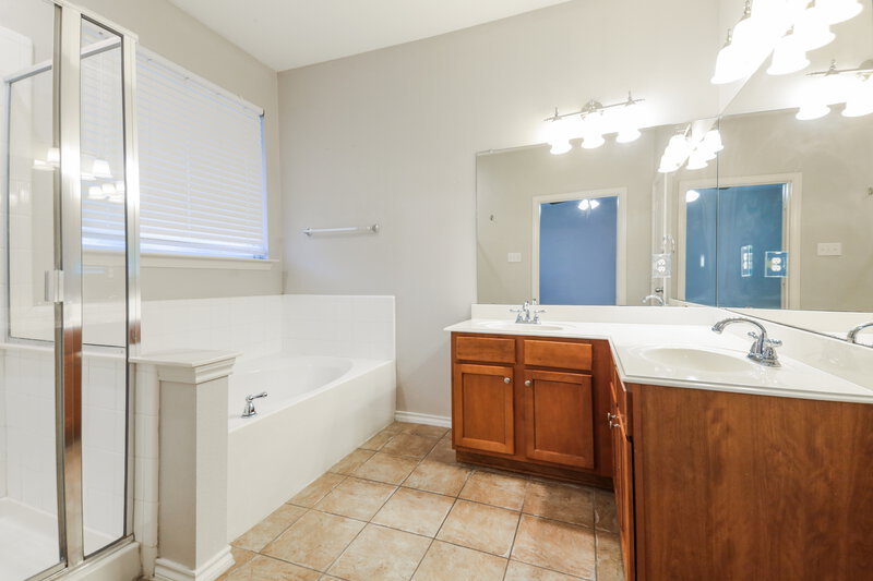 2,125/Mo, 833 Bens Dr Anna, TX 75409 Main Bathroom View