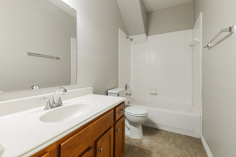 2,125/Mo, 833 Bens Dr Anna, TX 75409 Bathroom View