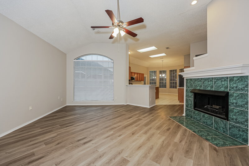 2,405/Mo, 6920 Field Lark Dr Arlington, TX 76002 Living Room View