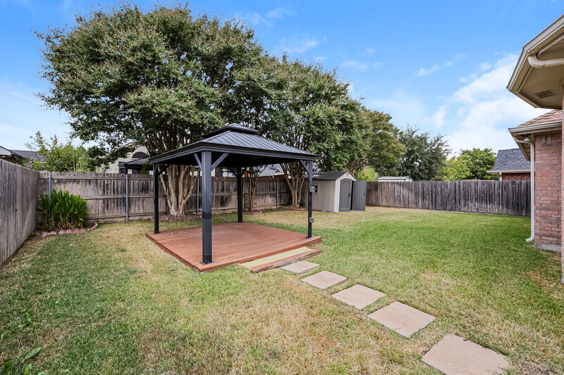 2,405/Mo, 6920 Field Lark Dr Arlington, TX 76002 Backyard View