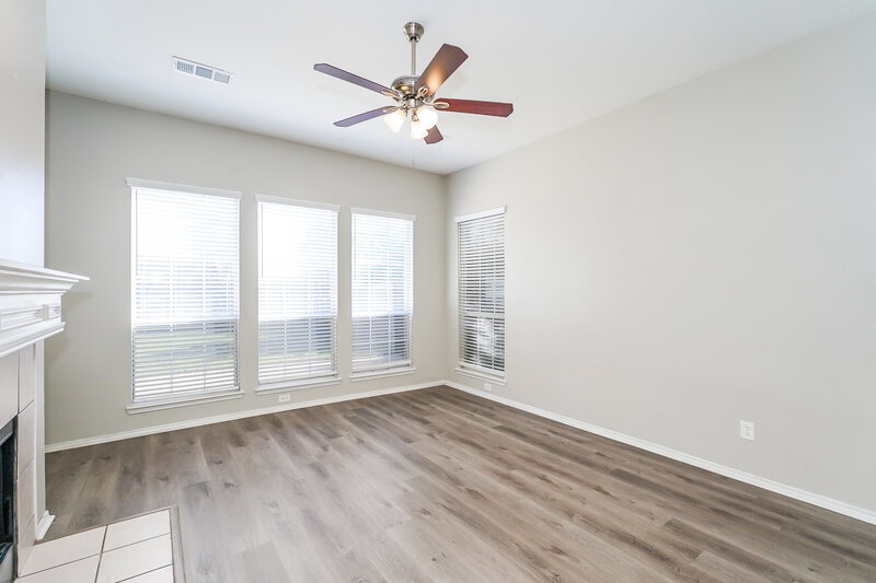2,180/Mo, 4617 Seneca Dr Fort Worth, TX 76137 Living Room View