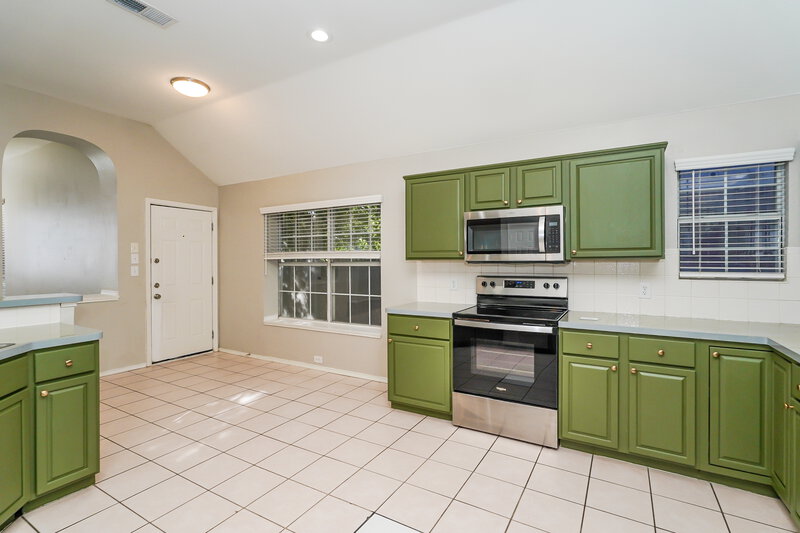 2,180/Mo, 4617 Seneca Dr Fort Worth, TX 76137 Kitchen View 2