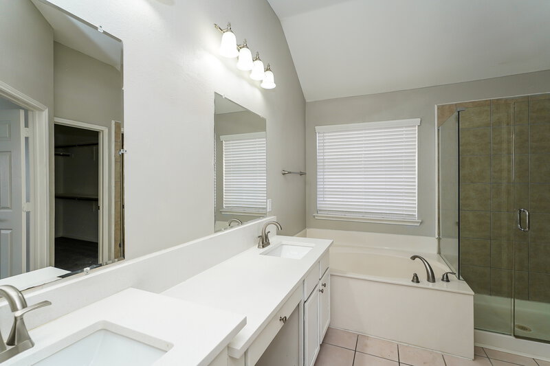 2,180/Mo, 4617 Seneca Dr Fort Worth, TX 76137 Main Bathroom View