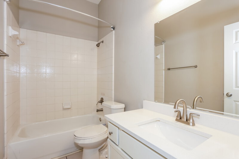 2,455/Mo, 4617 Seneca Dr Fort Worth, TX 76137 Bathroom View