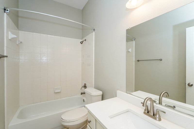 2,180/Mo, 4617 Seneca Dr Fort Worth, TX 76137 Bathroom View