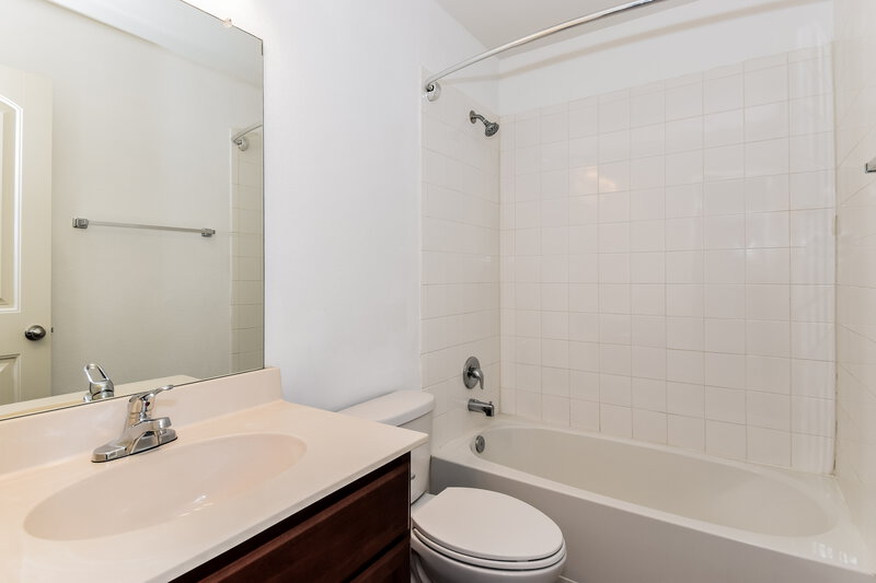2,425/Mo, 220 Cyrus St Anna, TX 75409 Main Bathroom View