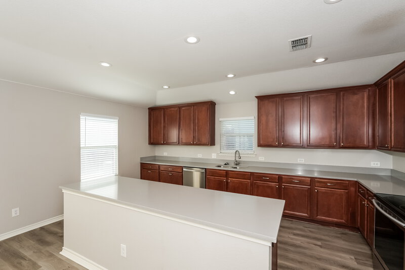 2,395/Mo, 821 Bee Creek Ln Fort Worth, TX 76120 Kitchen View 3