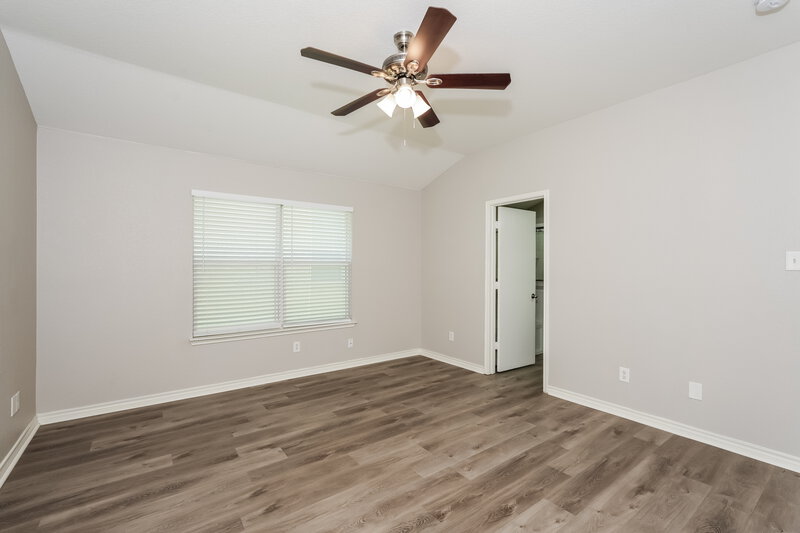 2,395/Mo, 821 Bee Creek Ln Fort Worth, TX 76120 Main Bedroom View
