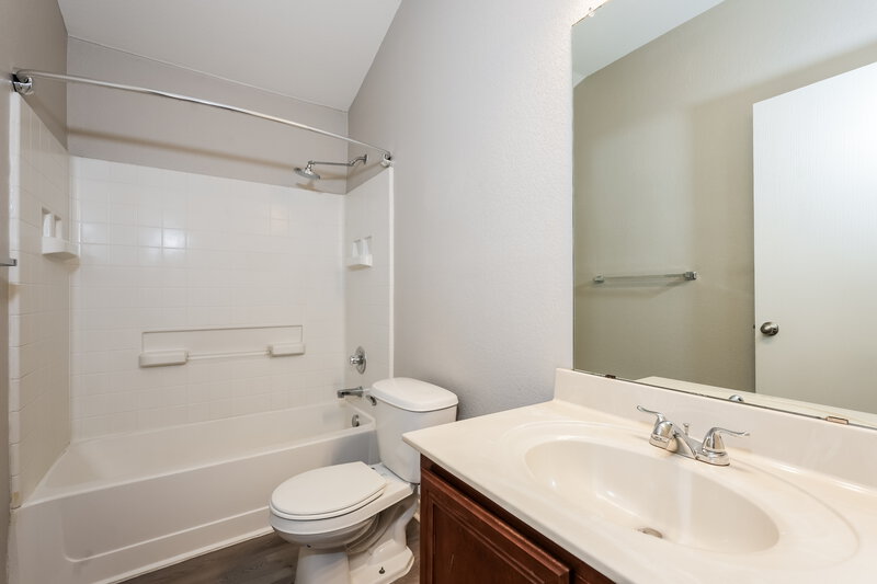 2,395/Mo, 821 Bee Creek Ln Fort Worth, TX 76120 Bathroom View