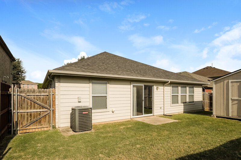 2,395/Mo, 821 Bee Creek Ln Fort Worth, TX 76120 Rear View