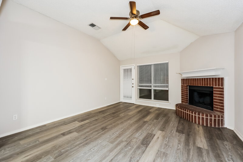 1,845/Mo, 6841 Prairie Hill Rd N Fort Worth, TX 76131 Living Room View