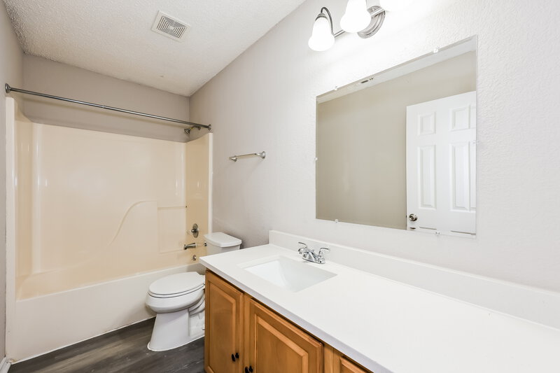 1,845/Mo, 6841 Prairie Hill Rd N Fort Worth, TX 76131 Bathroom View