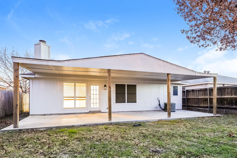 1,845/Mo, 6841 Prairie Hill Rd N Fort Worth, TX 76131 Rear View