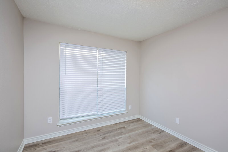 2,410/Mo, 7116 Indiana Ave Fort Worth, TX 76137 Office View