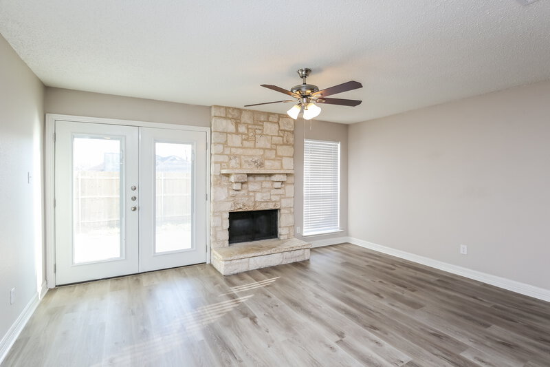 2,410/Mo, 7116 Indiana Ave Fort Worth, TX 76137 Family Room View 2