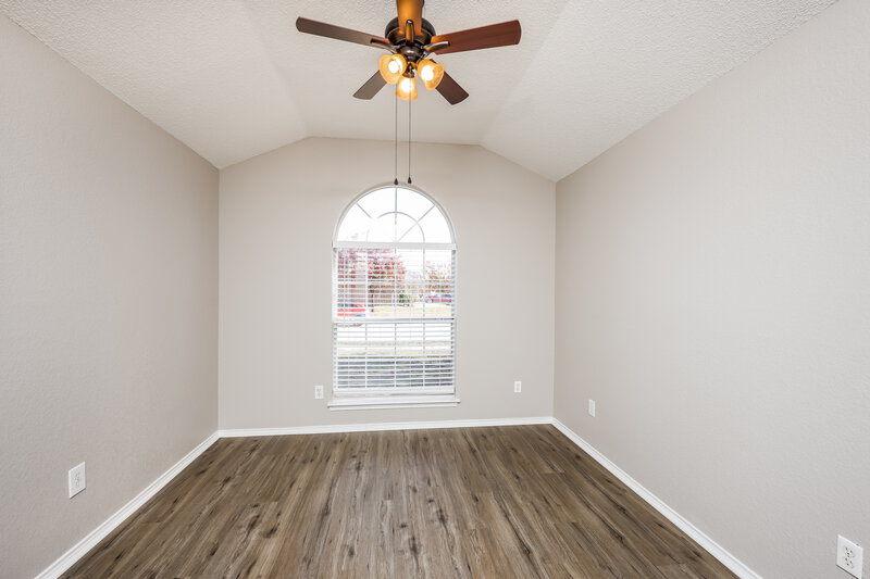 2,090/Mo, 123 Palomino Ln Krum, TX 76249 Office View