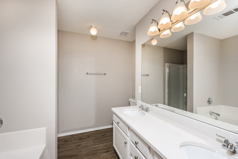 2,090/Mo, 123 Palomino Ln Krum, TX 76249 Main Bathroom View
