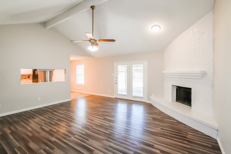 2,205/Mo, 6416 Kelly Elliott Rd Arlington, TX 76001 Living Room View 2