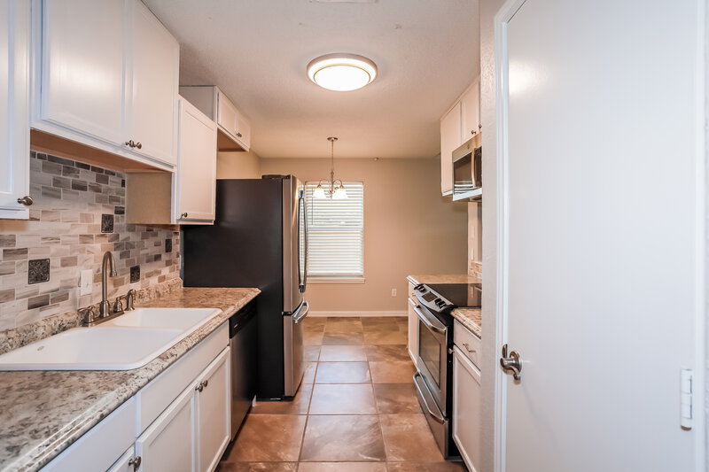 2,205/Mo, 6416 Kelly Elliott Rd Arlington, TX 76001 Kitchen View 2