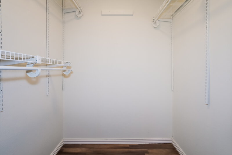 2,205/Mo, 6416 Kelly Elliott Rd Arlington, TX 76001 Walk In Closet View