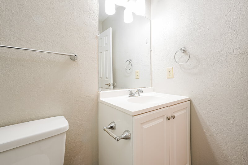 2,130/Mo, 6416 Kelly Elliott Rd Arlington, TX 76001 Bathroom View