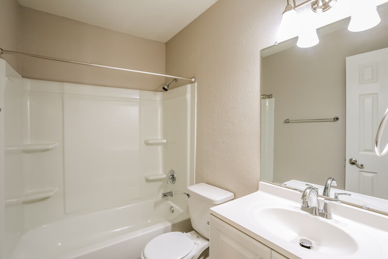 2,205/Mo, 6416 Kelly Elliott Rd Arlington, TX 76001 Bathroom View