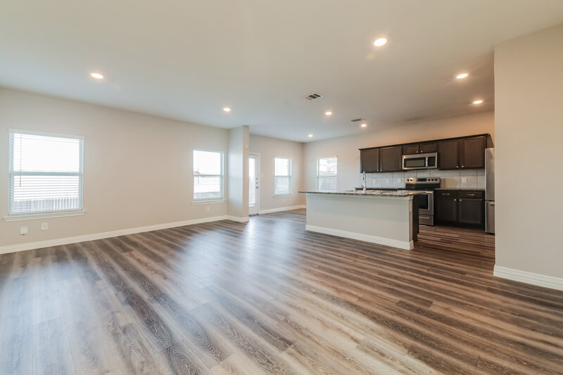 2,515/Mo, 1007 Emerald Dr Princeton, TX 75407 Living Room View