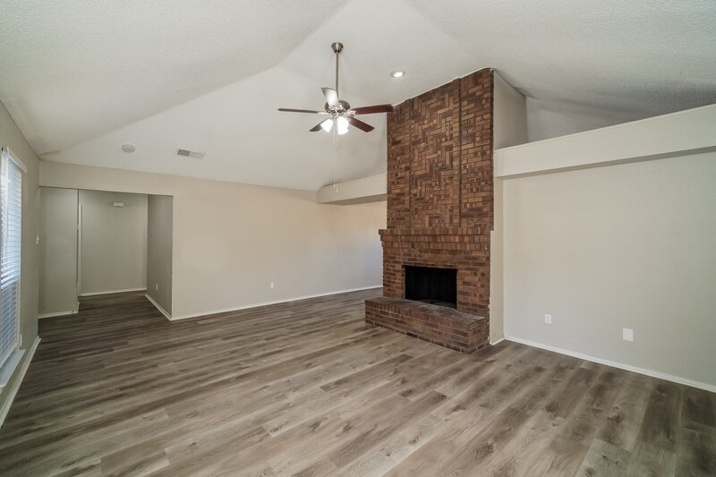 2,280/Mo, 2516 Echo Point Dr Fort Worth, TX 76123 Living Room View