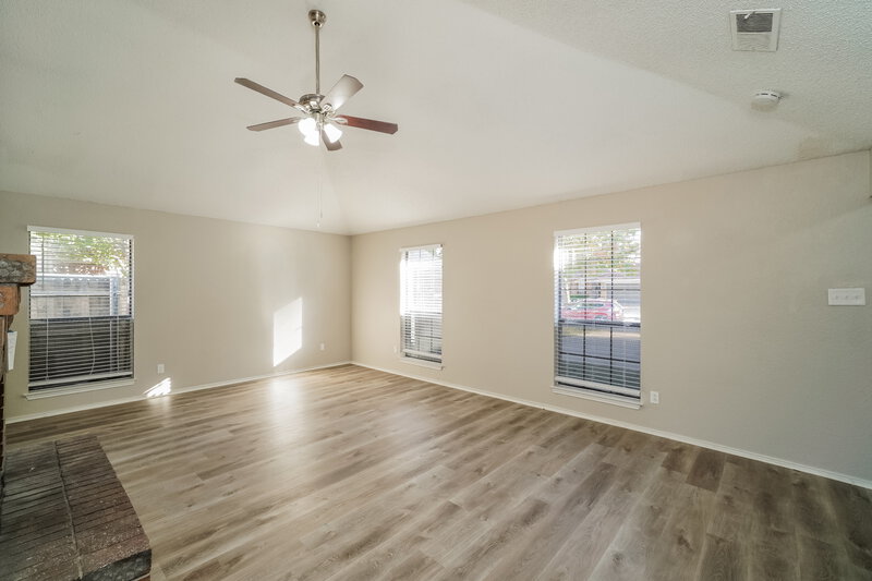 2,280/Mo, 2516 Echo Point Dr Fort Worth, TX 76123 Living Room View 2