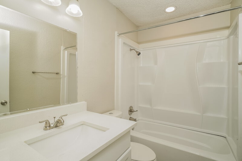 2,280/Mo, 2516 Echo Point Dr Fort Worth, TX 76123 Bathroom View