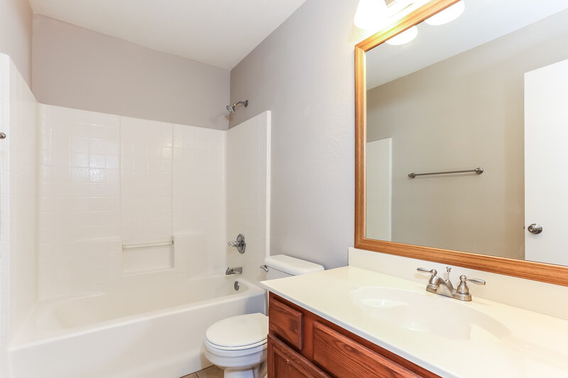 2,160/Mo, 1225 Misty Dr Midlothian, TX 76065 Bathroom View