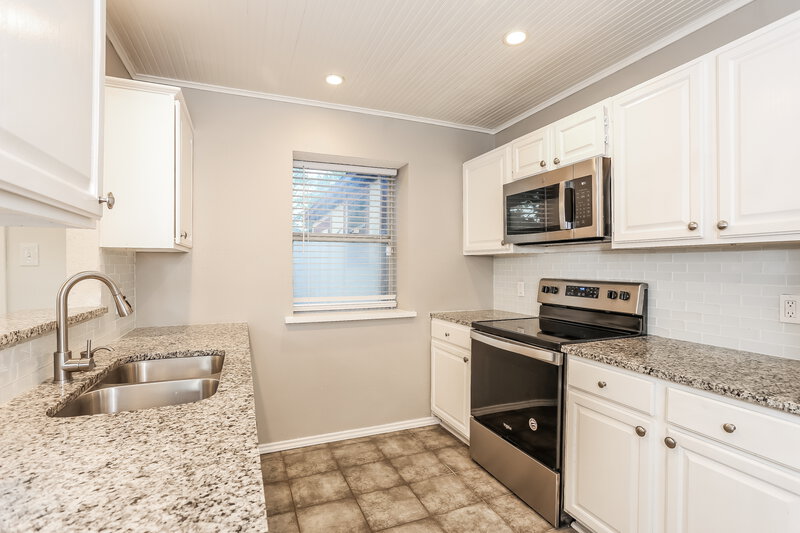 2,480/Mo, 5001 Highbank Dr Arlington, TX 76018 Kitchen View