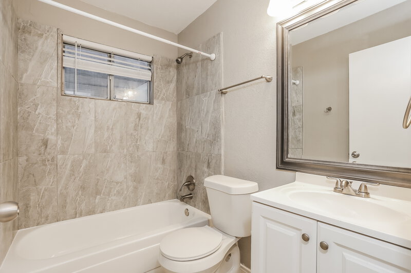 2,480/Mo, 5001 Highbank Dr Arlington, TX 76018 Bathroom View
