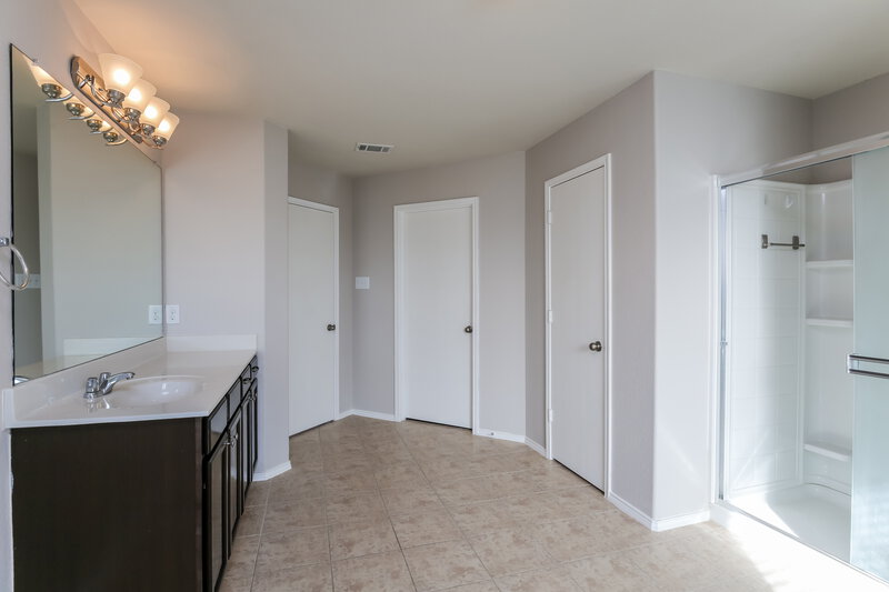 2,552/Mo, 4000 Cane River Rd Fort Worth, TX 76244 Main Bathroom View