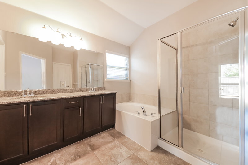 2,395/Mo, 3507 Founders Way Melissa, TX 75454 Main Bathroom View