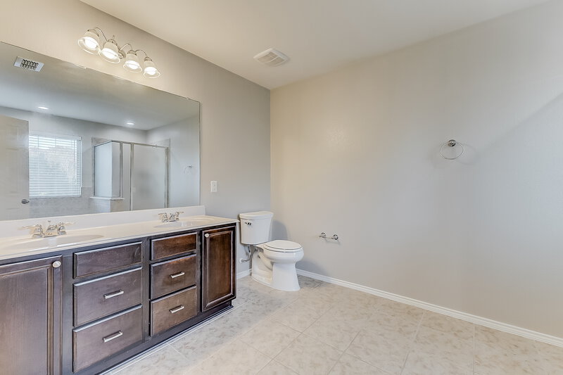 2,730/Mo, 416 Payne St Cedar Hill, TX 75104 Main Bathroom View