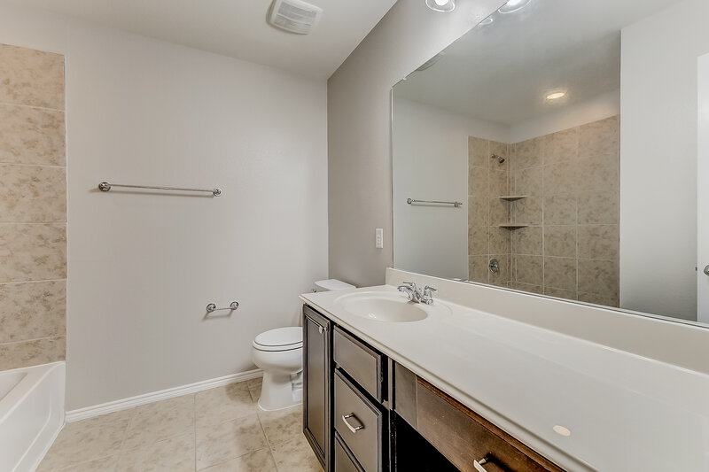 2,730/Mo, 416 Payne St Cedar Hill, TX 75104 Bathroom View