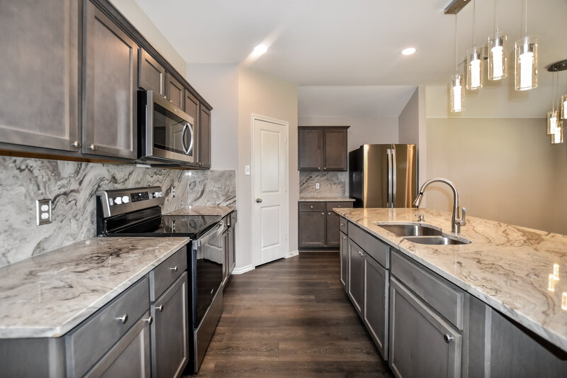 2,535/Mo, 917 Basswood Ln Royse City, TX 75189 Kitchen View 2