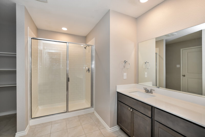 2,535/Mo, 917 Basswood Ln Royse City, TX 75189 Main Bathroom View