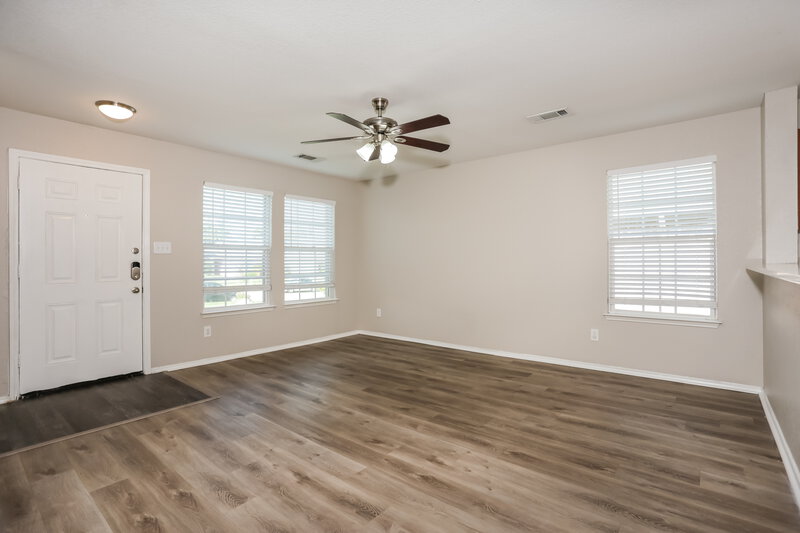 2,120/Mo, 8044 Brook Ridge Dr Fort Worth, TX 76120 Living Room View 2