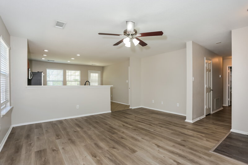 2,120/Mo, 8044 Brook Ridge Dr Fort Worth, TX 76120 Living Room View 3
