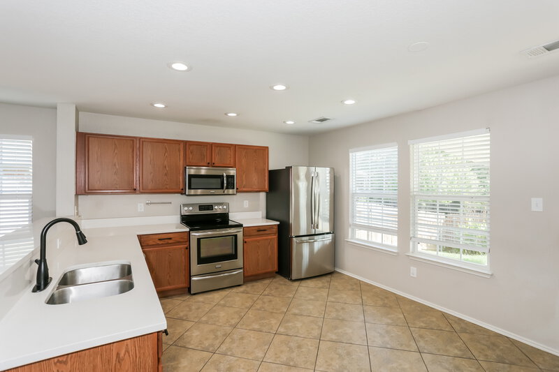 2,120/Mo, 8044 Brook Ridge Dr Fort Worth, TX 76120 Kitchen View 2