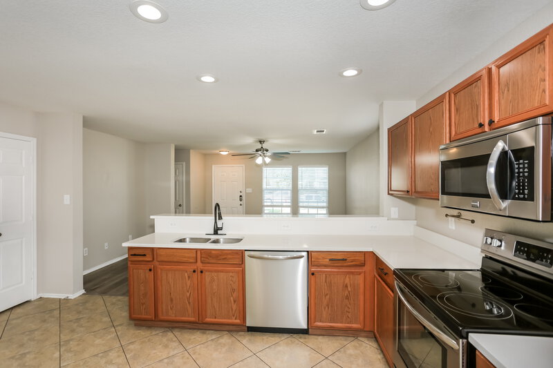 2,120/Mo, 8044 Brook Ridge Dr Fort Worth, TX 76120 Kitchen View 3