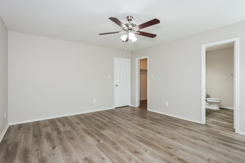 2,120/Mo, 8044 Brook Ridge Dr Fort Worth, TX 76120 Main Bedroom View 2