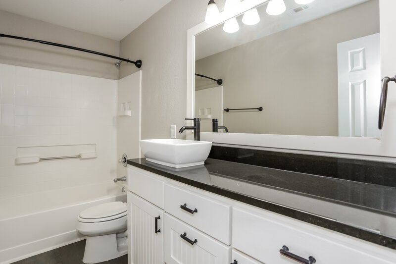 2,120/Mo, 8044 Brook Ridge Dr Fort Worth, TX 76120 Bathroom View