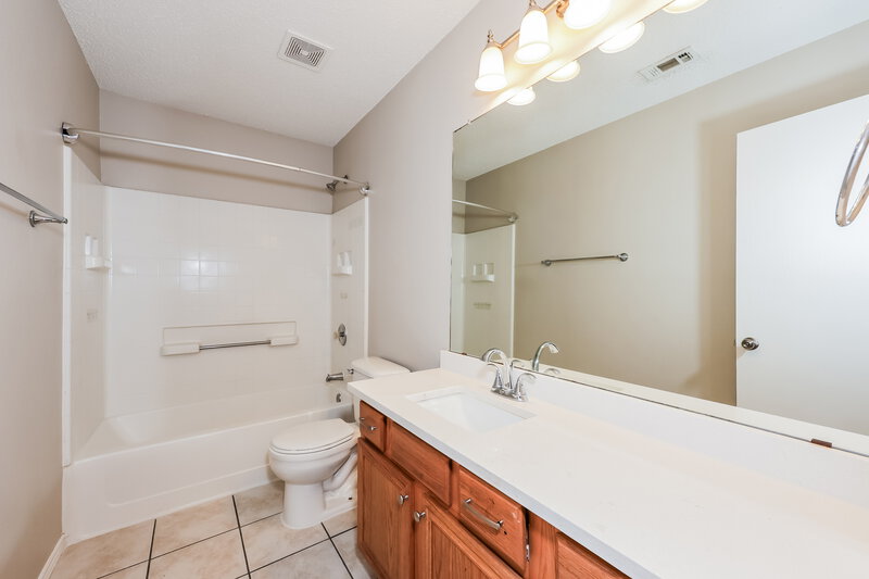 2,490/Mo, 713 Gull Cir Saginaw, TX 76131 Bathroom View