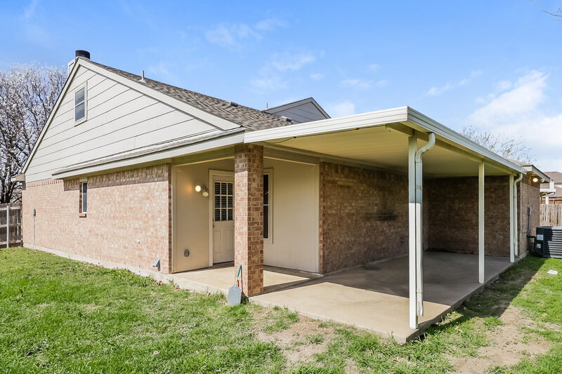 2,490/Mo, 713 Gull Cir Saginaw, TX 76131 Rear View