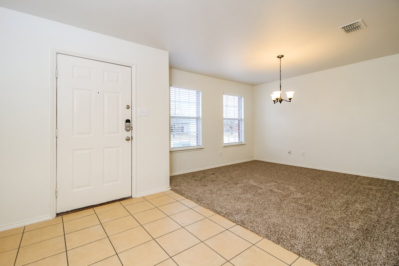 2,140/Mo, 1613 Chestnut St Anna, TX 75409 Foyer View