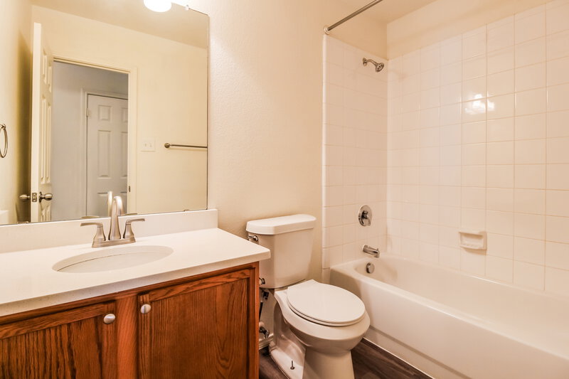 2,140/Mo, 1613 Chestnut St Anna, TX 75409 Bathroom View